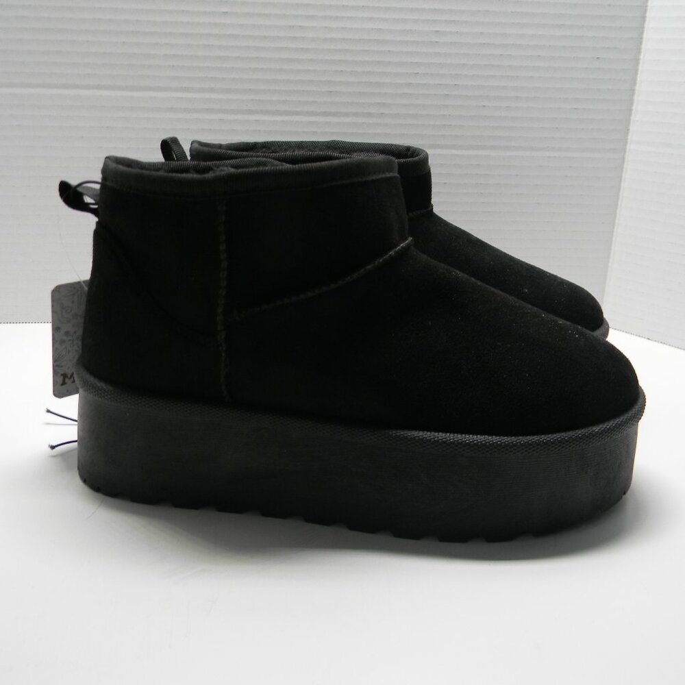 Womens Size 6.5 Mudd Platform Boots